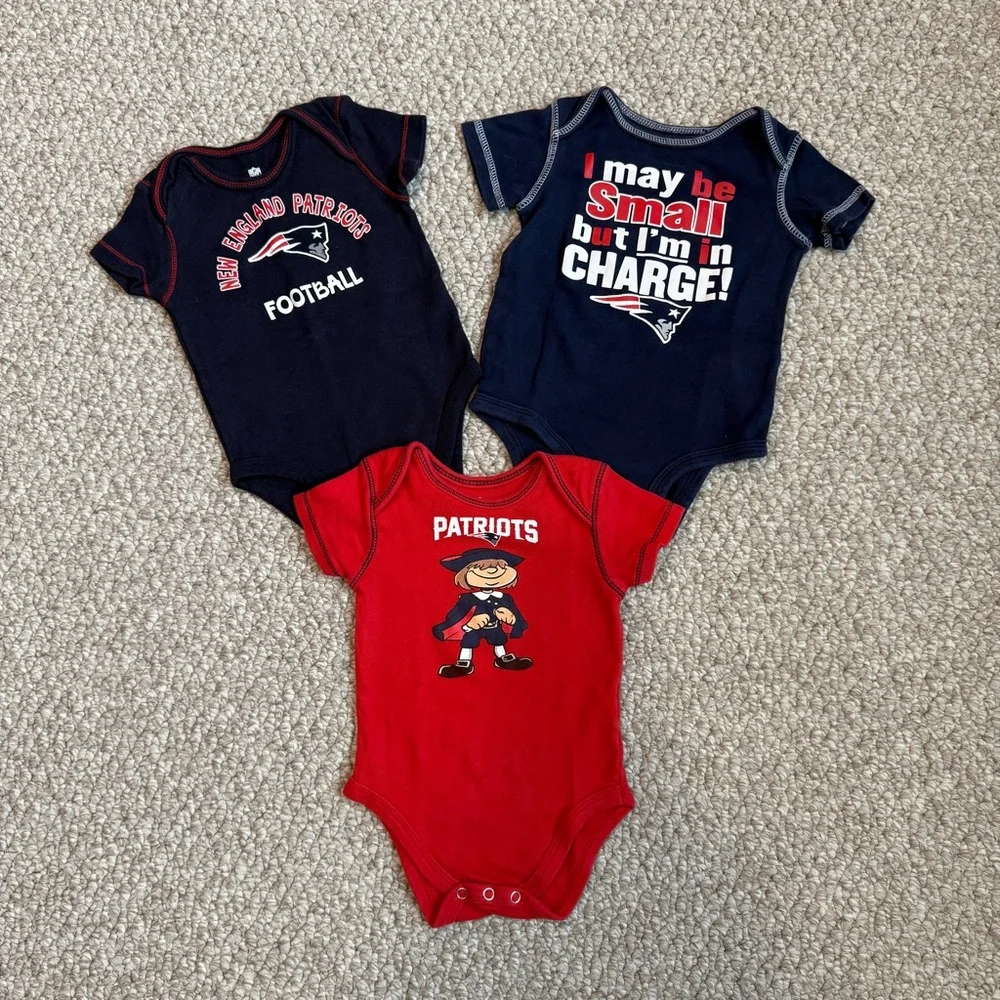 NFL Baby One-Piece Bodysuit Set Patriots Football‎ Size 3-6 Months